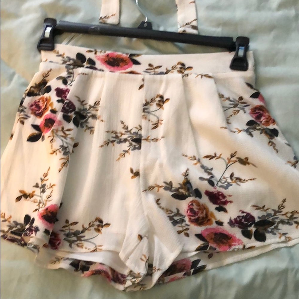 Cute summer shorts and matching top set never worn